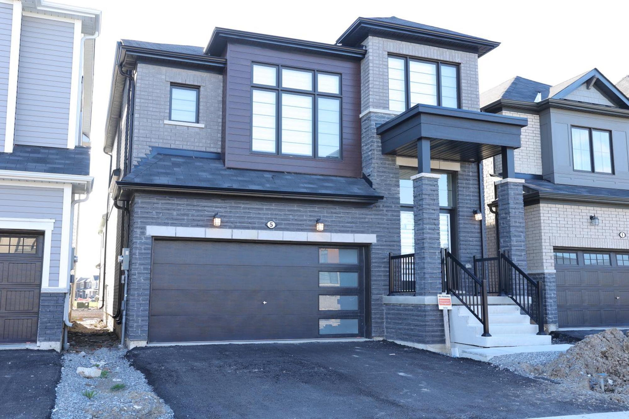Only 10 Mins From Niagara Falls * Thorold